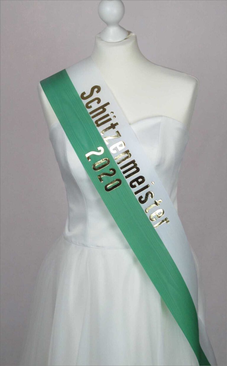 Standard Schärpen mit schönem Prägedruck in unterschiedlichen Farben und Breiten.