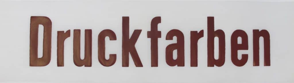 Druckfarben in bordeaux.
