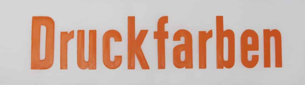 Druckfarben in rot.